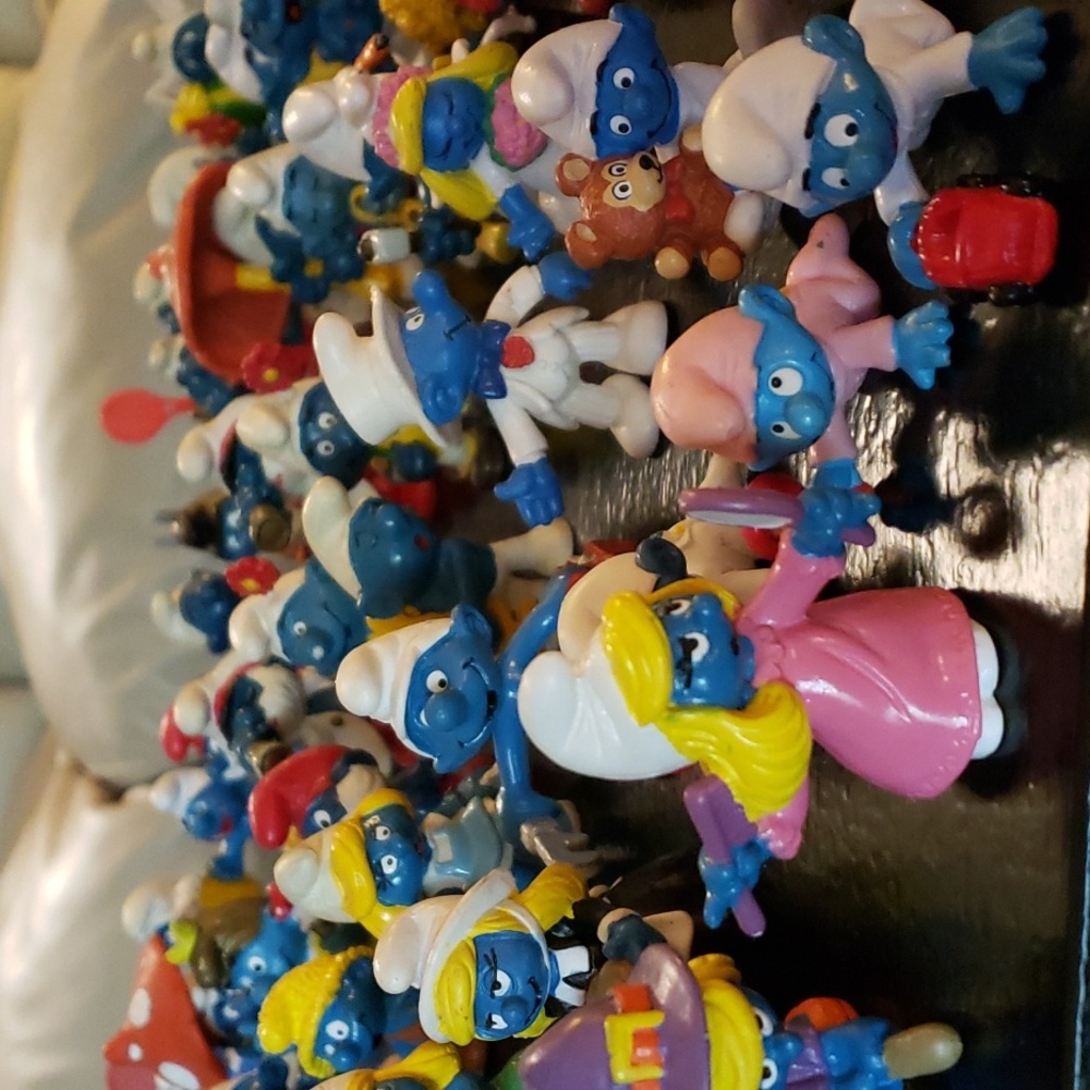 Random Smurf Figures